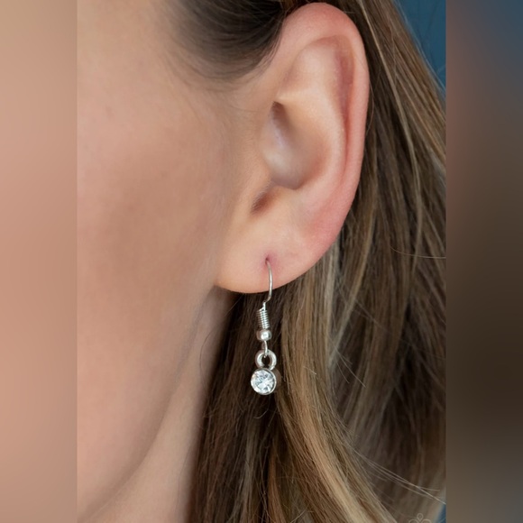 Paparazzi Iridescent Necklace - Picture 4 of 7